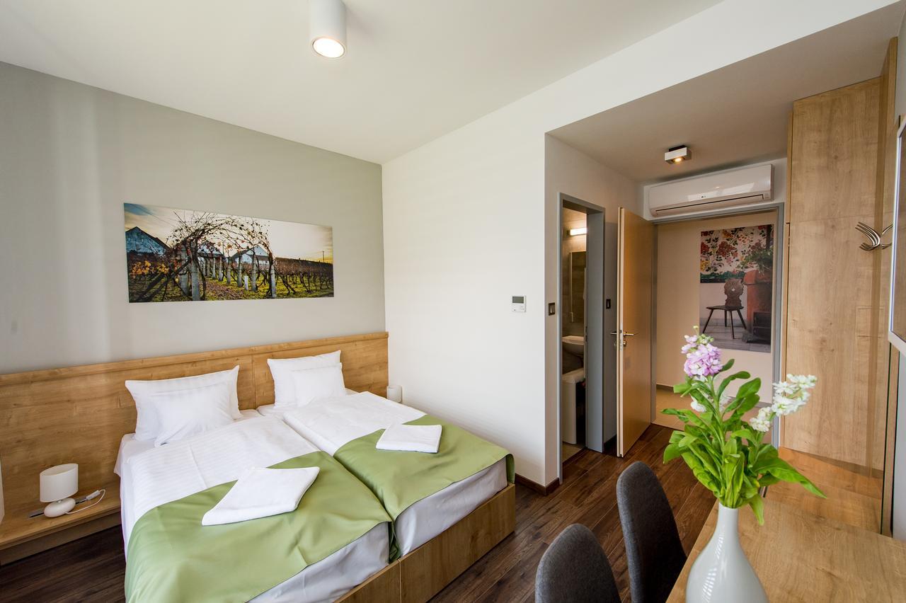 Pilvax Hotel Superior คาลอชชา ภายนอก รูปภาพ