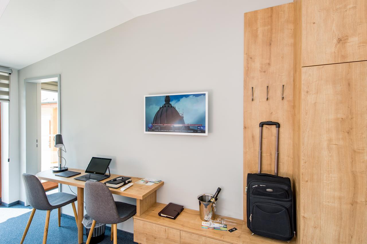 Pilvax Hotel Superior คาลอชชา ภายนอก รูปภาพ